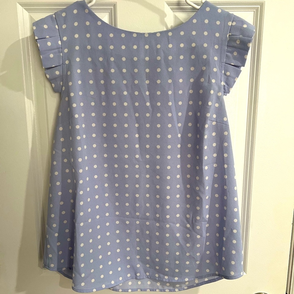 SIZE: MEDIUM WOMENS BLOUSE
